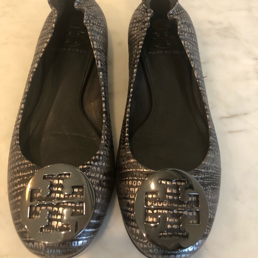 Tory Burch Reva Lizard Print Gray Flats Size 5